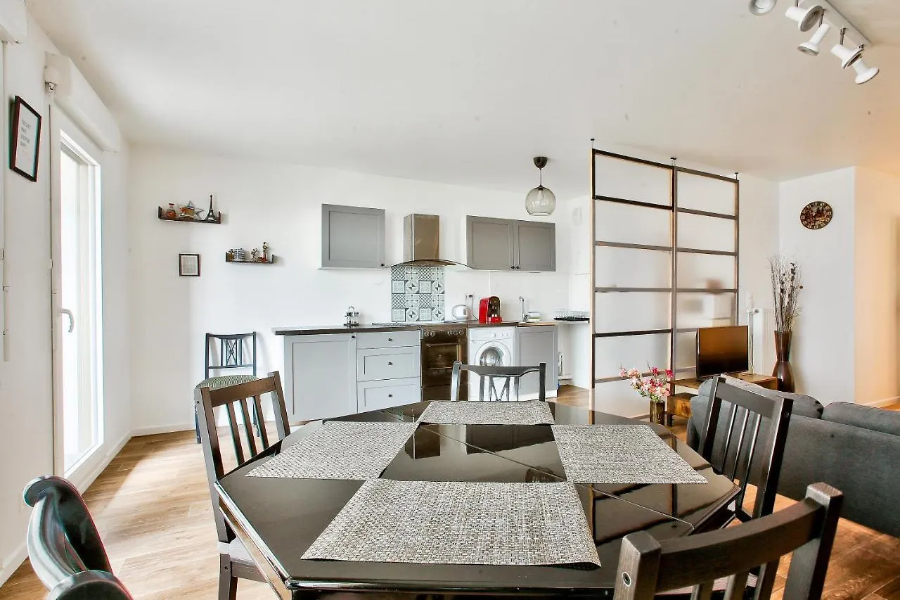 Private Room In Sharing Apartment Free Parking Bagneux