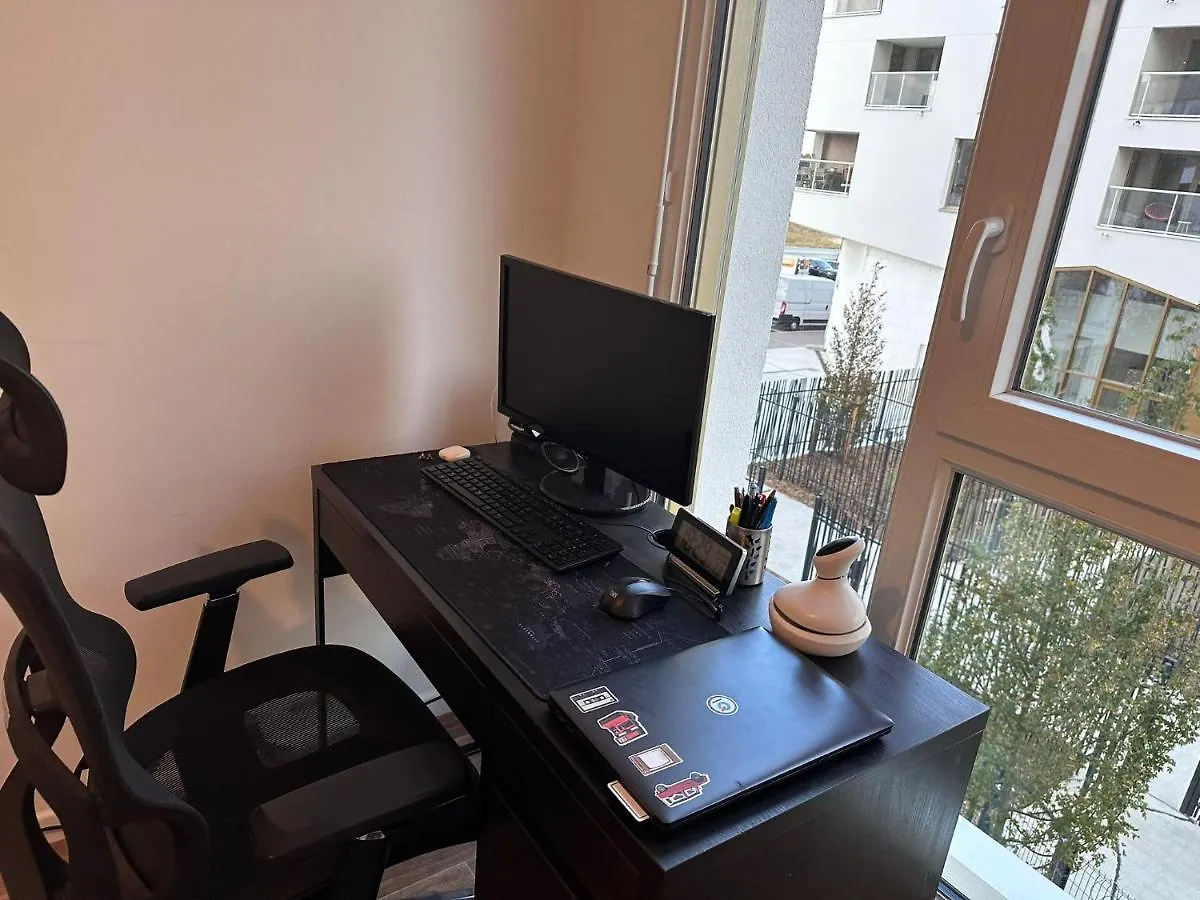 Private Room In Sharing Apartment Free Parking Bagneux  France