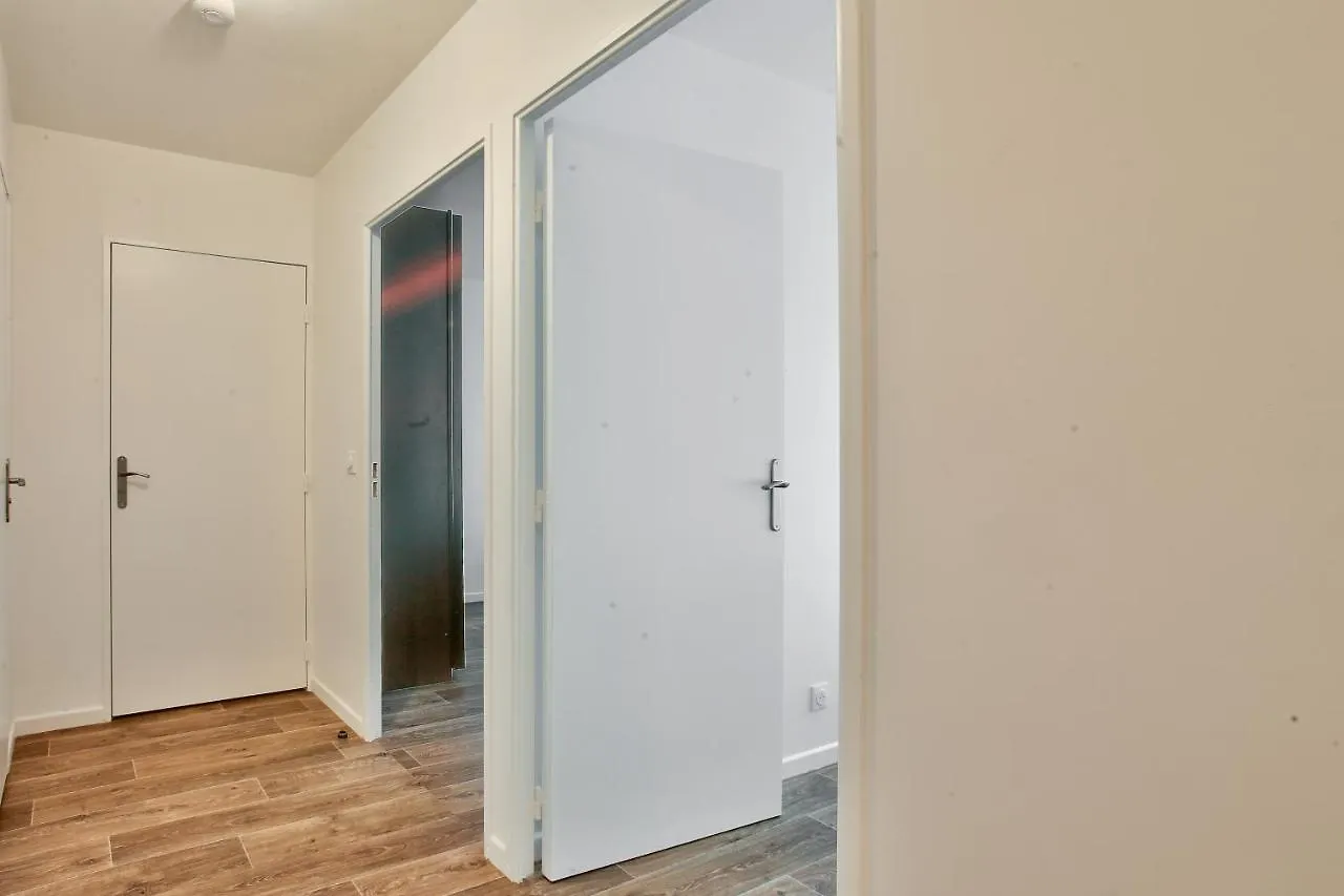 Private Room In Sharing Apartment Free Parking Bagneux