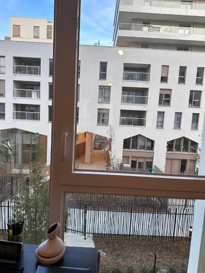 Private Room In Sharing Apartment Free Parking Bagneux  France