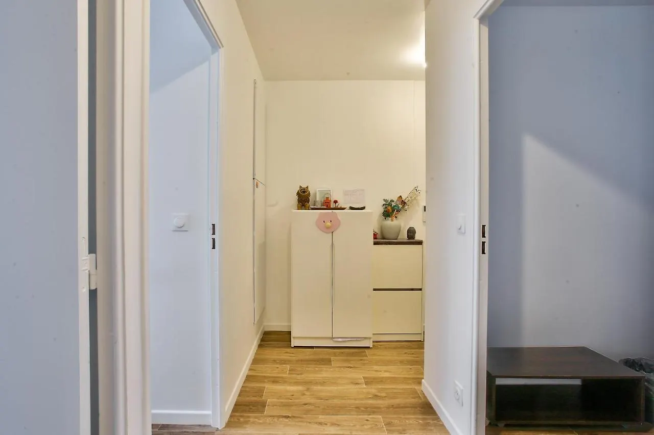 Private Room In Sharing Apartment Free Parking Bagneux