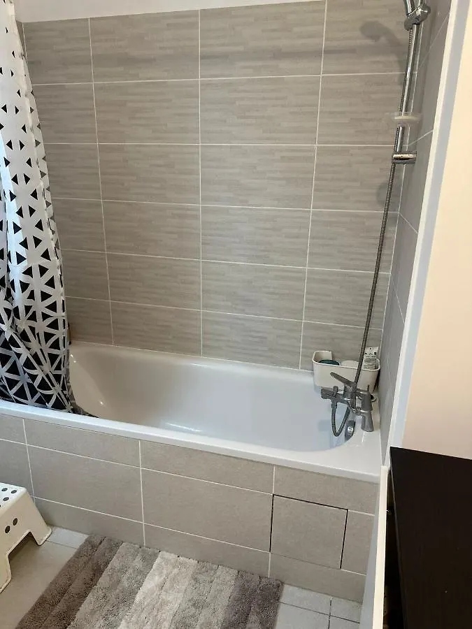 Private Room In Sharing Apartment Free Parking Bagneux  France